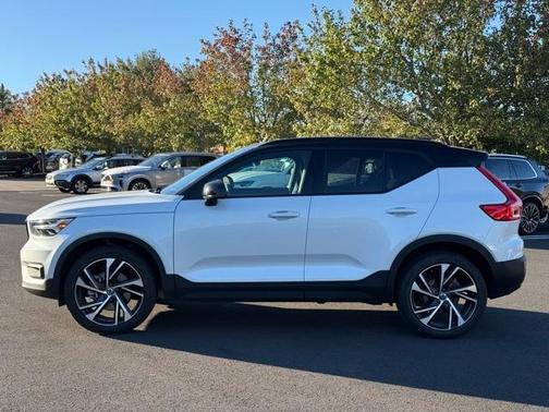 2021 Volvo XC40 T5 R-Design
