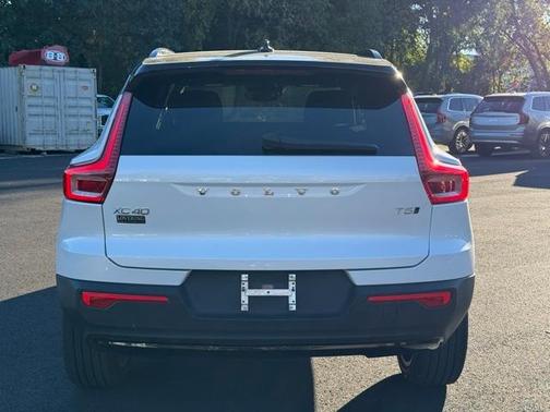 2021 Volvo XC40 T5 R-Design