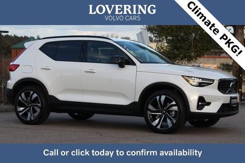2025 Volvo XC40 B5 Plus Dark Theme
