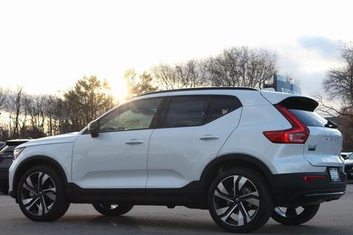 2025 Volvo XC40 B5 Plus Dark Theme
