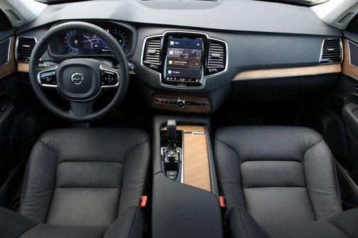 2024 Volvo XC90 B5 Plus Bright Theme