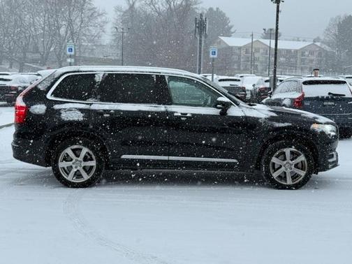 2024 Volvo XC90 B5 Core Bright Theme