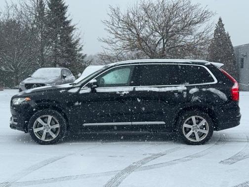 2024 Volvo XC90 B5 Core Bright Theme