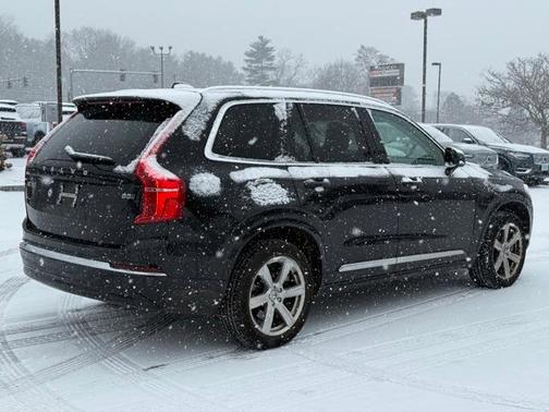 2024 Volvo XC90 B5 Core Bright Theme