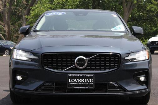 2024 Volvo S60 B5 Core Dark Theme