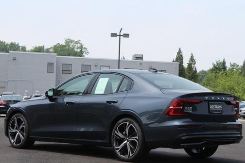 2024 Volvo S60 B5 Core Dark Theme