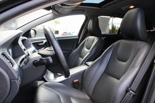 2018 Volvo V60 Cross Country T5
