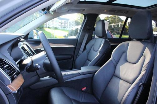 2024 Volvo XC90 B6 Plus Bright Theme 6-Seater