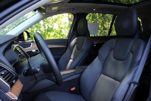 2024 Volvo XC90 B5 Plus Bright Theme