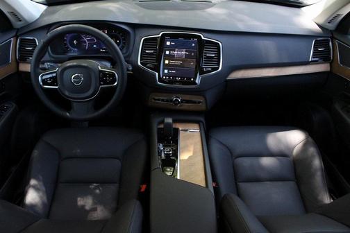 2024 Volvo XC90 B5 Plus Bright Theme