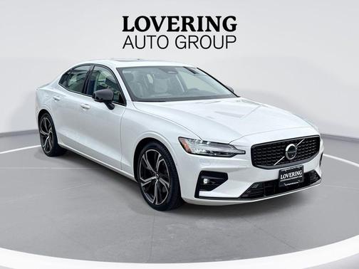 2024 Volvo S60 B5 Plus Dark Theme