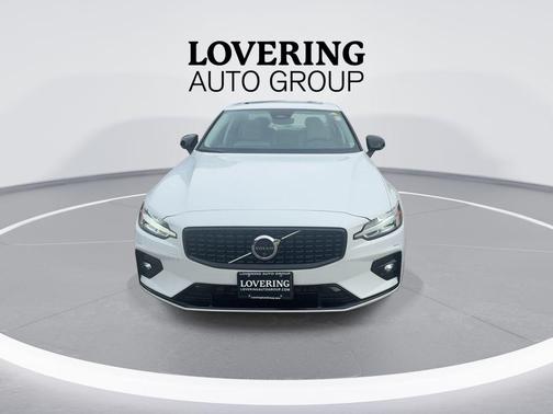 2024 Volvo S60 B5 Plus Dark Theme
