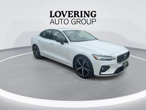 2024 Volvo S60 B5 Plus Dark Theme