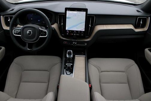 2026 Volvo XC60 B5 Plus