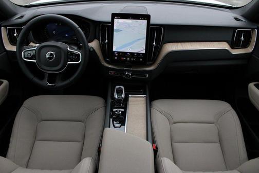 2026 Volvo XC60 B5 Plus