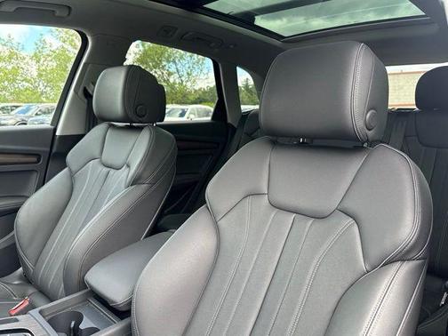 Daytona Gray Pearl Effect 2025 Audi Q5 55 S line quattro Premium