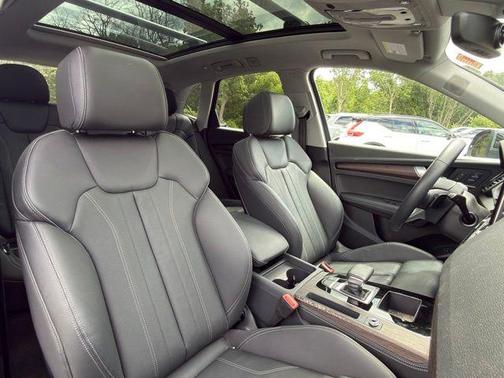Daytona Gray Pearl Effect 2025 Audi Q5 55 S line quattro Premium