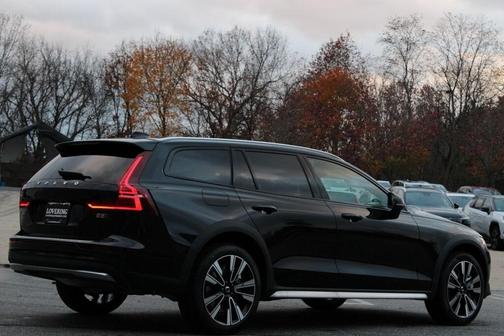 2026 Volvo V60 Cross Country B5 Ultra