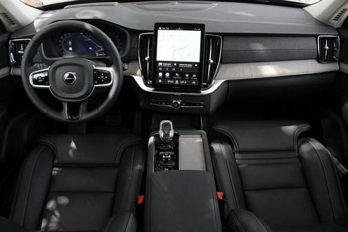 2025 Volvo XC90 Plug-In Hybrid T8 Ultra 6-Seater