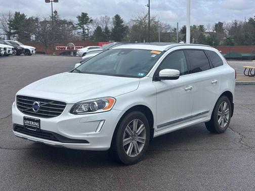 Crystal White Pearl 2017 Volvo XC60 T5 Inscription
