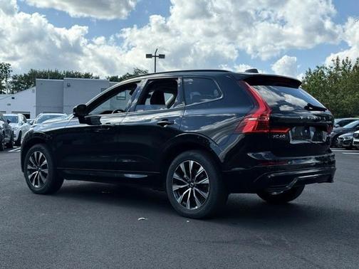 2025 Volvo XC60 B5 Plus