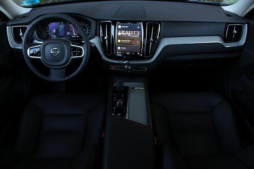 2025 Volvo XC60 B5 Plus