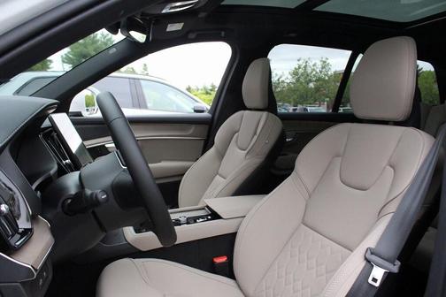2025 Volvo XC90 Plug-In Hybrid T8 Plus 7-Seater