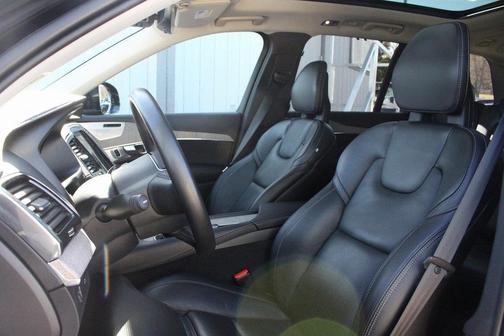 2022 Volvo XC90 T6 Inscription 7 Passenger