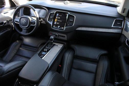 2022 Volvo XC90 T6 Inscription 7 Passenger