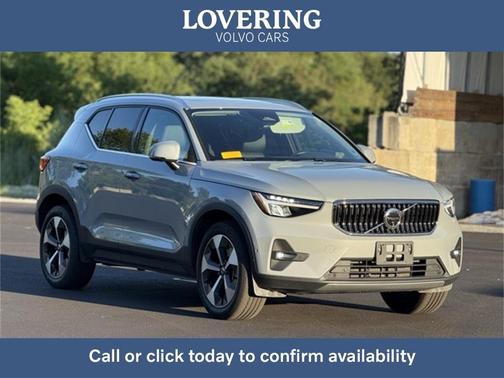2025 Volvo XC40 B5 Plus Bright Theme