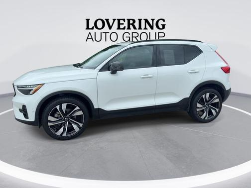 Crystal White Metallic 2023 Volvo XC40 B5 Ultimate Dark Theme