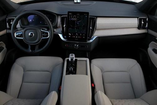 2026 Volvo XC90 B6 Plus 7-Seater