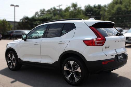 2025 Volvo XC40 B5 Plus Dark Theme