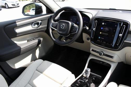 2025 Volvo XC40 B5 Plus Dark Theme