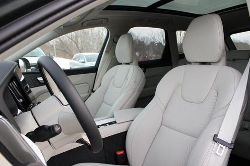 2026 Volvo XC60 B5 Ultra