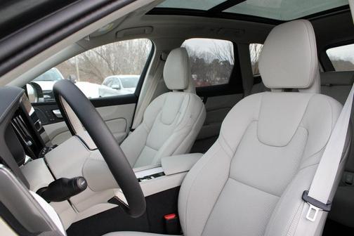 2026 Volvo XC60 B5 Ultra