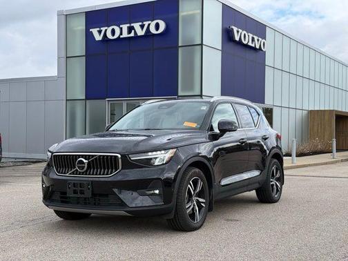 Onyx Black Metallic 2023 Volvo XC40 B5 Plus Bright Theme