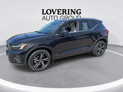 Onyx Black Metallic 2023 Volvo XC40 B5 Plus Bright Theme