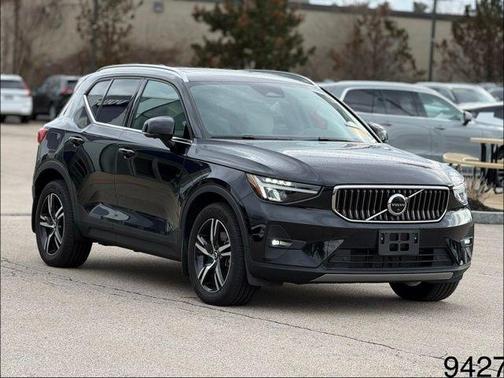 Onyx Black Metallic 2023 Volvo XC40 B5 Plus Bright Theme