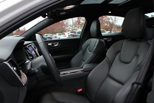 2023 Volvo S60 B5 Plus Black Edition