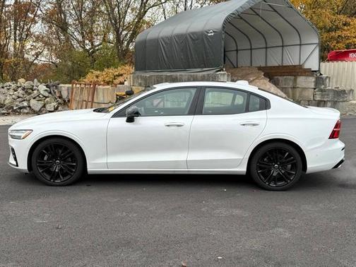 2023 Volvo S60 B5 Plus Black Edition