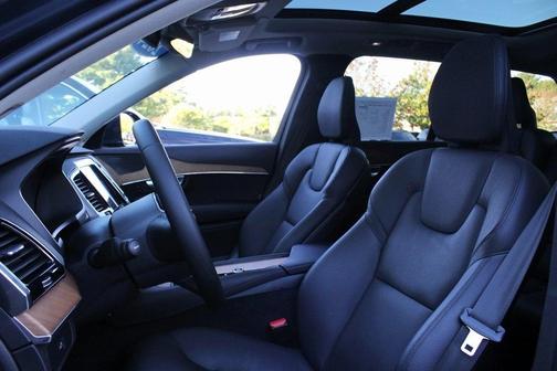 2024 Volvo XC90 B5 Plus Bright Theme