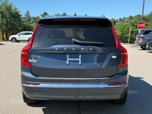 2024 Volvo XC90 Recharge Plug-In Hybrid T8 Ultimate Bright Theme 7-Seater
