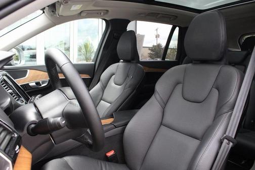 2024 Volvo XC90 B5 Plus Bright Theme