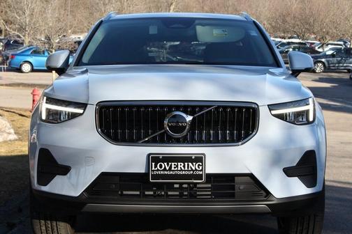 2025 Volvo XC40 B5 Core Bright Theme