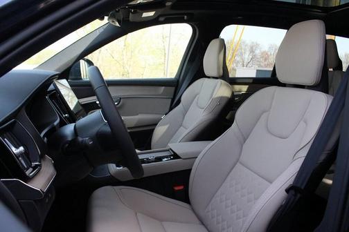 2025 Volvo XC90 Plug-In Hybrid T8 Plus 7-Seater