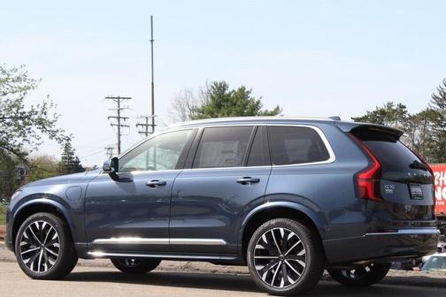 2025 Volvo XC90 Plug-In Hybrid T8 Plus 7-Seater