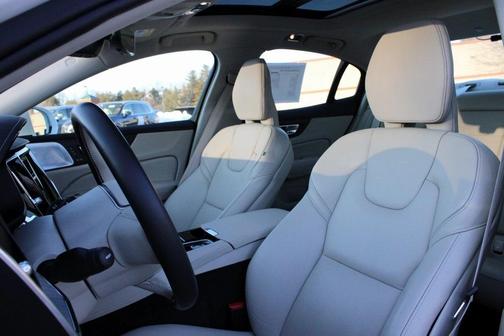 2021 Volvo S60 Recharge Plug-In Hybrid T8 Inscription