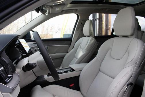 2025 Volvo XC90 B5 Ultra 7-Seater