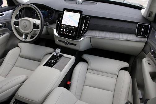 2025 Volvo XC90 B5 Ultra 7-Seater